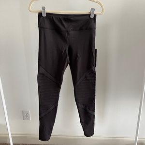 *NWT* Mono B Gray Workout Leggings